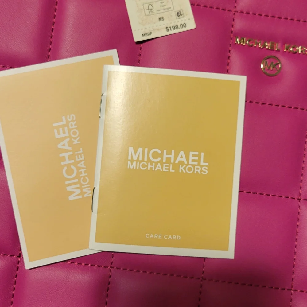 Michael Kors Fuchsia Quilted Sleeve For Ipad Pro. NWT. RV$198